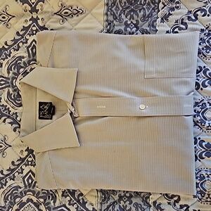 Jos A Bank Traveler's Collection Size 17 neck